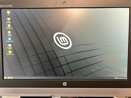 HP ELITEONE 800 G2 AIO PC | CORE i3-6100 | 8GB | 120GB SSD | 23 INCH | LINUX MINT